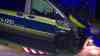 Verkehrsunfall mit einem Streifenwagen - Eine Person schwer verletzt: Auf Einsatzfahrt kollidiert ein Streifenwagen mit einem anderen Fahrzeug - Autofahrerin schwer verletzt