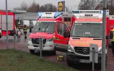 Reizgas im Supermarkt versprüht- Mehrere Verletzte: Rettungskräfte mit Großaufgebot - Acht Personen verletzt - Reizgas in der Obstabteilung versprüht